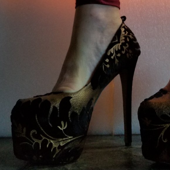 Exotic styling Paper Fox Platform Stiletto Pumps - Picture 1 of 10